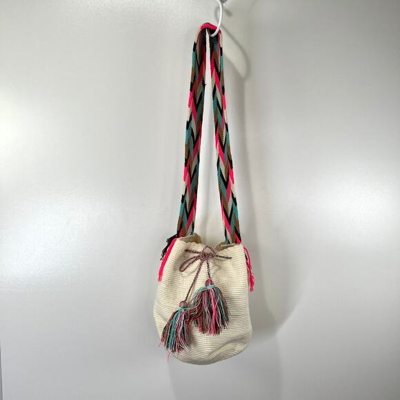 Colombian Mochila Wayuu Hobo Crochet Bucket Bag - Picture 3 of 6